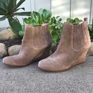 NWOT DV by Dolce Vita Posie wedge suede bootie